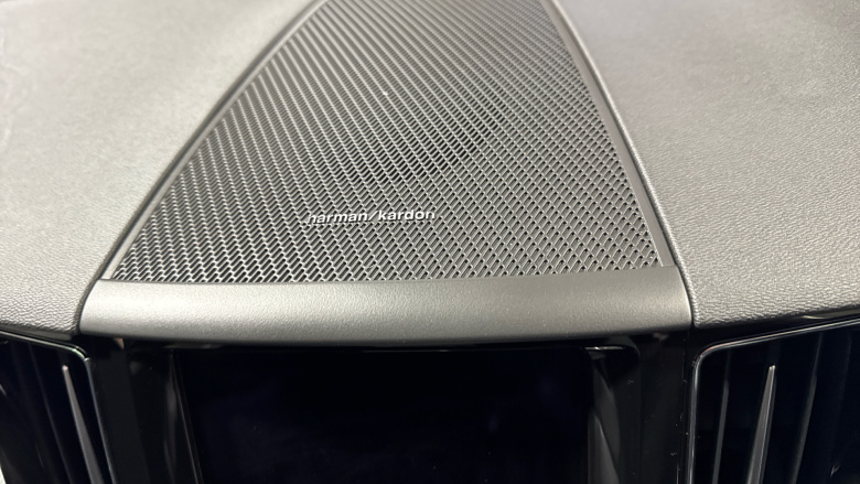 Volvo XC60 2.0 B5P Plus Dark 5dr AWD Geartronic Petrol Estate